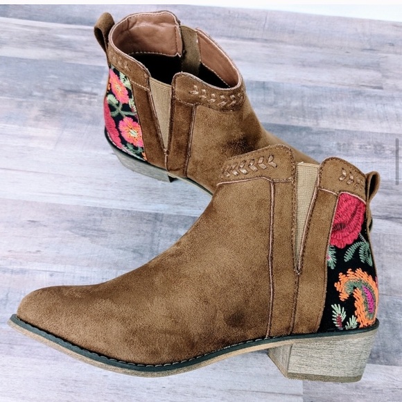 Shoes - Floral Embroidered Ankle Boots (NEW) size 8.